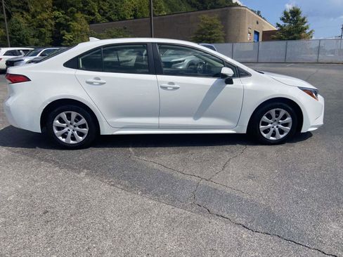 Used 2023 Toyota Corolla LE image 2