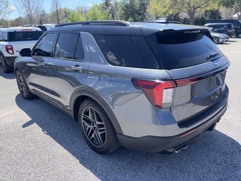 Used 2025 Ford Explorer ST image 7