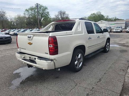 Used 2012 Chevrolet Avalanche LTZ RWD image 5