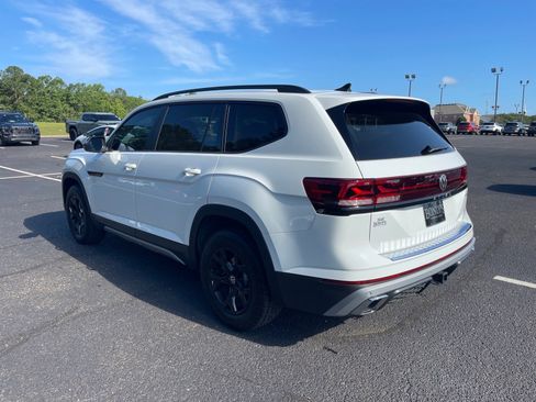 Used 2025 Volkswagen Atlas Peak Edition SE AWD/4WD image 14