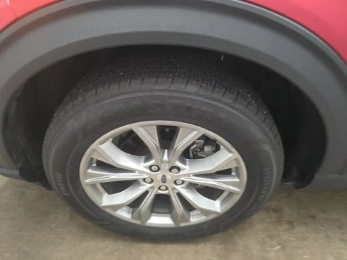 Used 2022 Ford Explorer XLT w/ Equipment Group 202A image 19