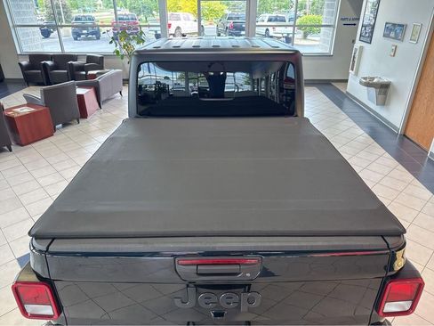 Used 2022 Jeep Gladiator Sport AWD/4WD image 32
