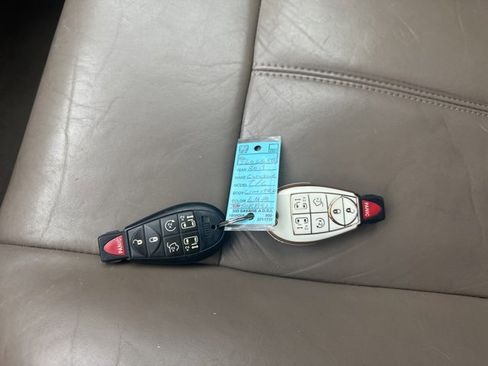 Used 2013 Chrysler Town & Country Limited w/ Luxury Group image 36