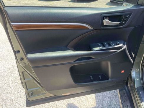 Used 2019 Toyota Highlander Limited w/ Protection Package #3 AWD/4WD image 19