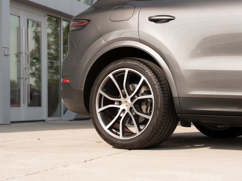 Used 2019 Porsche Cayenne S AWD/4WD image 32