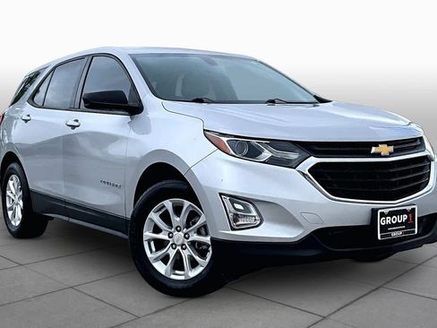 Used 2018 Chevrolet Equinox LS FWD image 3