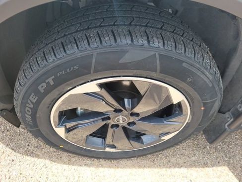 Certified 2024 Nissan Rogue SV FWD image 24