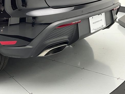 Used 2025 Porsche Macan image 44