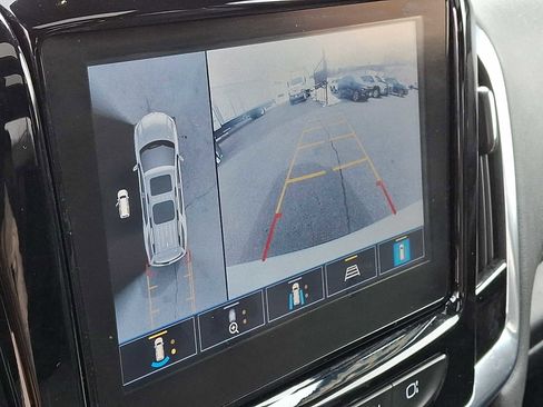 Used 2023 Chevrolet Traverse LT w/ LT Premium Package image 18