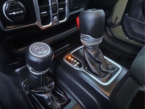 Used 2025 Jeep Wrangler Sport S image 17