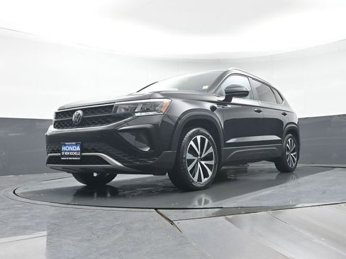 Used 2022 Volkswagen Taos SE w/ Panoramic Sunroof Package image 30