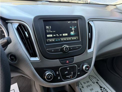 Used 2018 Chevrolet Malibu LS image 38