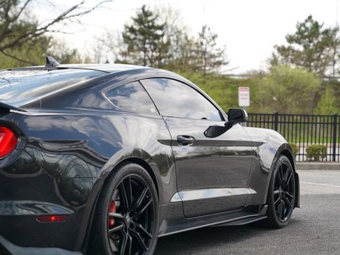 Used 2022 Ford Mustang Shelby GT500 w/ Technology Package RWD image 23