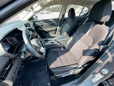 Used 2025 Nissan Sentra SV FWD image 26