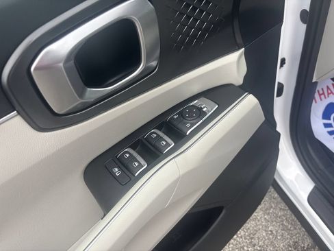 Used 2022 Kia Sorento S FWD image 16