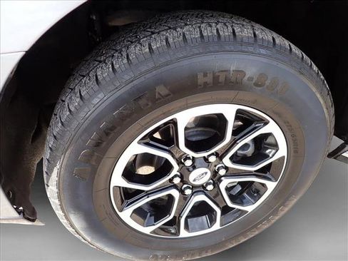 Used 2023 Ford Expedition XLT image 7