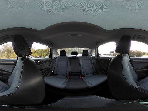 Used 2025 Volkswagen Jetta SE image 37