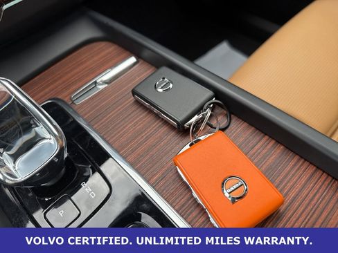 Used 2023 Volvo XC60 B5 Ultimate w/ Climate Package FWD image 29