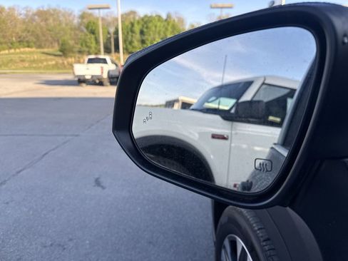 Used 2023 Toyota Highlander XLE image 22