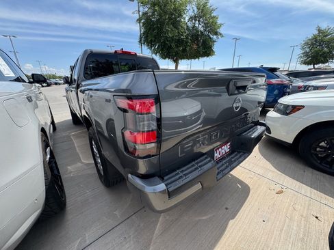 Used 2022 Nissan Frontier SV AWD/4WD image 3