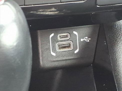 Used 2023 Jeep Compass Limited image 10