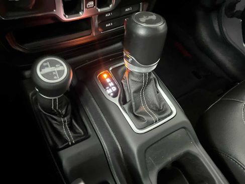 Used 2021 Jeep Wrangler Unlimited Sahara w/ Cold Weather Group AWD/4WD image 27