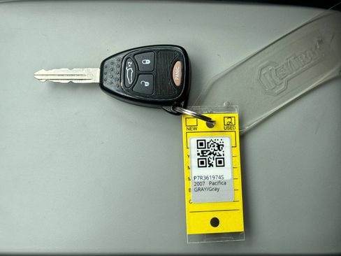 Used 2007 Chrysler Pacifica 2WD w/ Cargo Convenience Group image 34