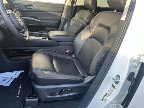 Used 2024 Nissan Pathfinder SL w/ SL Premium Package image 15