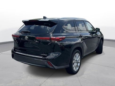 Used 2022 Toyota Highlander Limited FWD image 6
