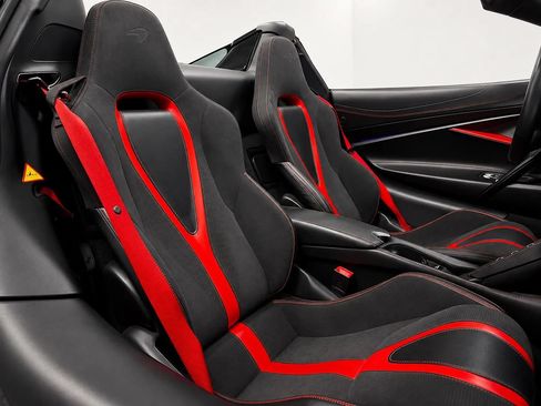 Used 2020 McLaren 720S Spider RWD image 19