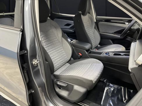 Used 2025 Volkswagen Tiguan S image 28