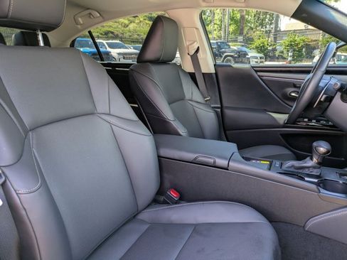 Used 2025 Lexus ES 300h w/ Premium Package image 21
