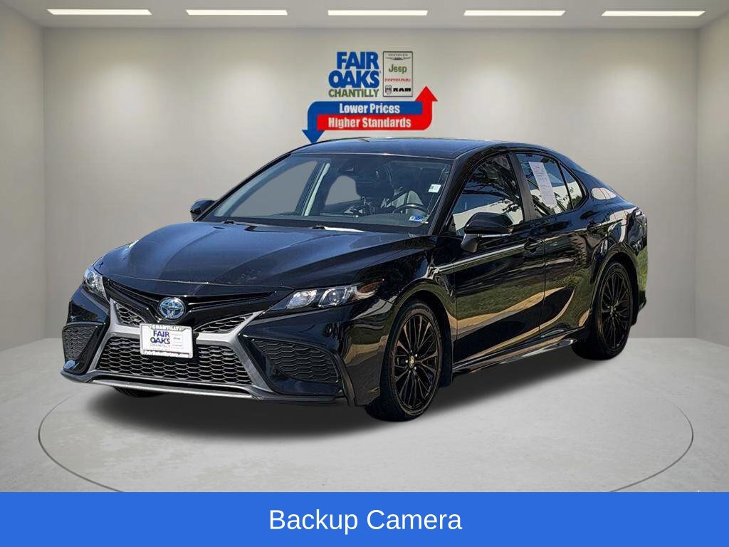 Used 2022 Toyota Camry SE w/ Convenience Package FWD image 3
