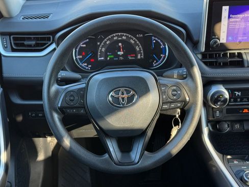 Used 2025 Toyota RAV4 LE image 28