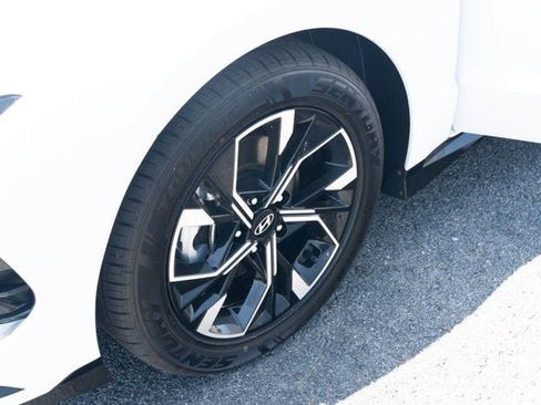 Used 2025 Hyundai Sonata SEL FWD image 11