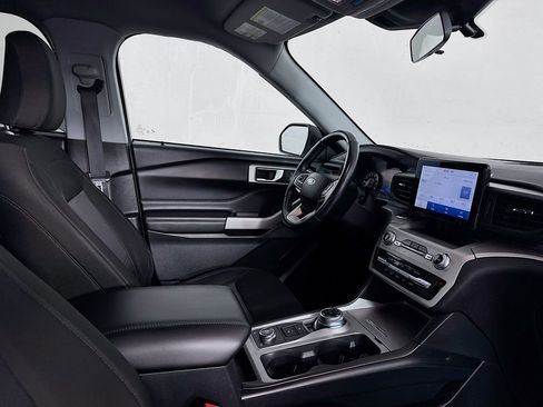Used 2022 Ford Explorer XLT image 37