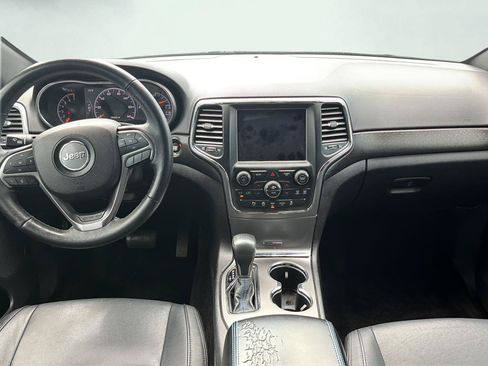 Used 2018 Jeep Grand Cherokee Laredo AWD/4WD image 9