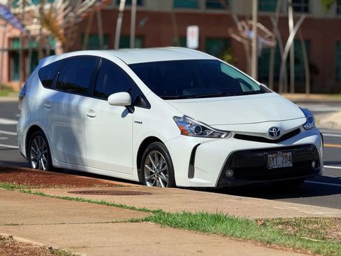 Used 2016 Toyota Prius V Three image 6