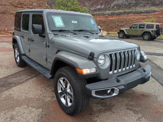 Used 2018 Jeep Wrangler Unlimited Sahara AWD/4WD image 3
