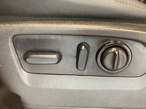 Used 2022 GMC Sierra 2500 SLT w/ SLT Preferred Package image 13