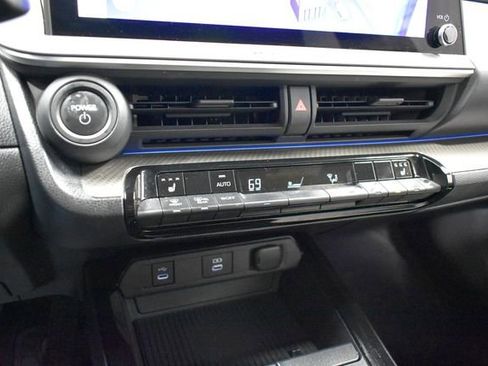 Used 2024 Toyota Prius XLE AWD/4WD image 20