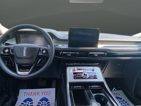 Used 2023 Lincoln Aviator AWD w/ Premium Package image 11