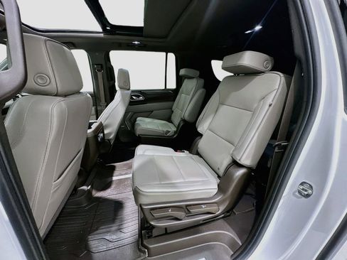 Used 2023 GMC Yukon XL SLT w/ SLT Luxury Package AWD/4WD image 26