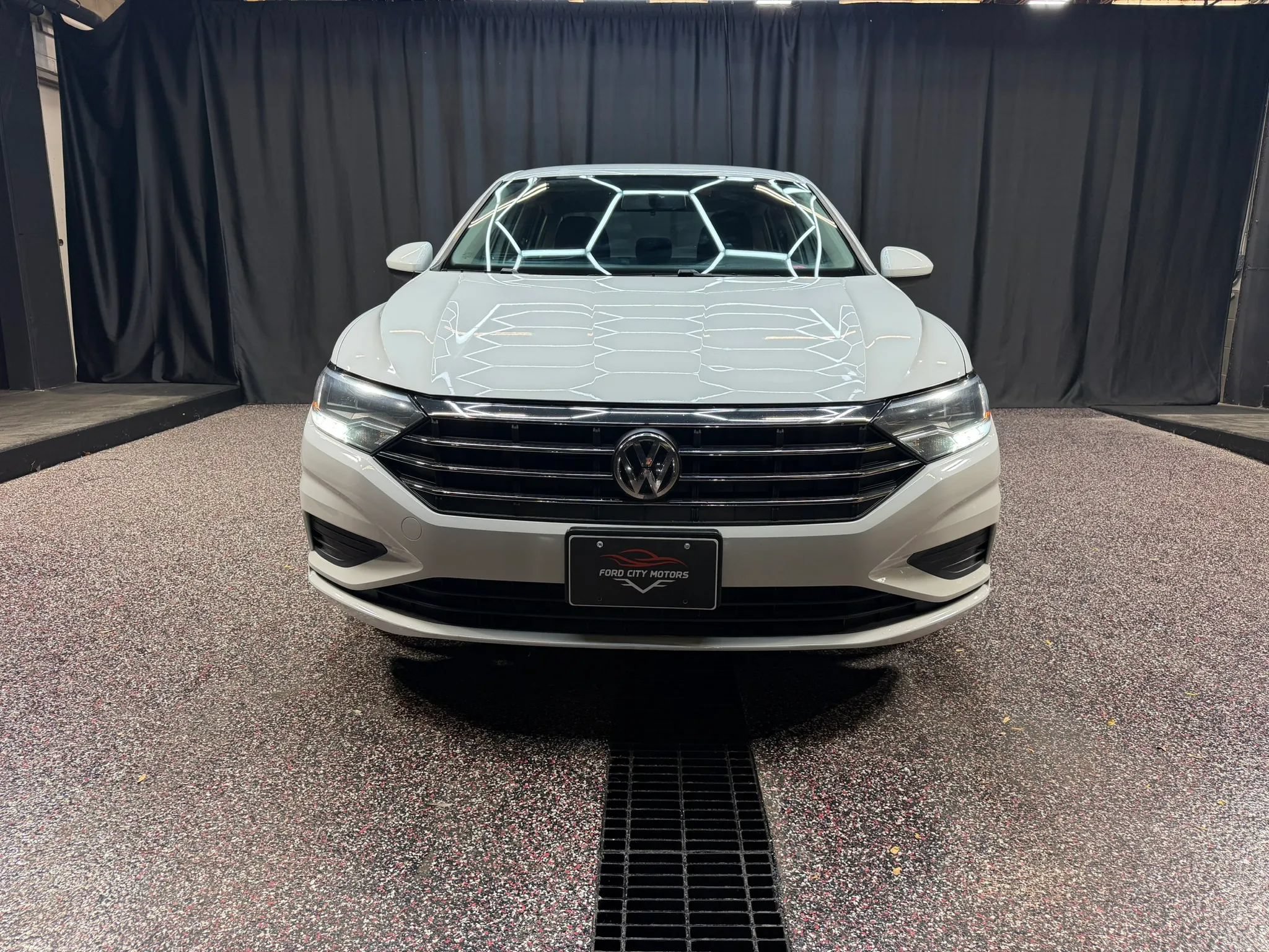 Used 2021 Volkswagen Jetta SE FWD image 2