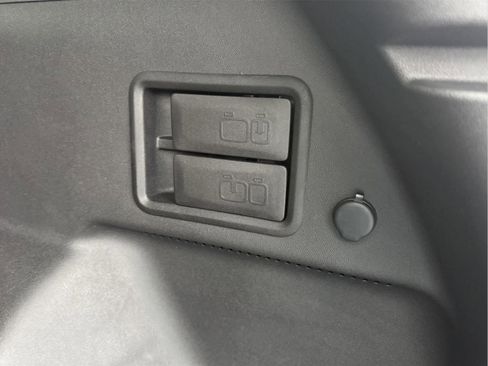 Used 2022 Chevrolet Equinox Premier image 12