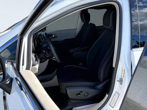 Certified 2023 Chrysler Voyager LX image 26