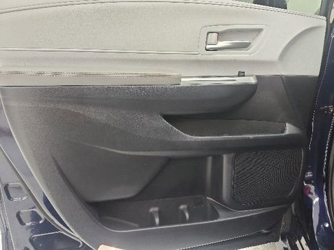 Used 2025 Toyota Sienna XLE FWD image 39