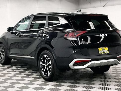 Used 2025 Kia Sportage EX FWD image 2