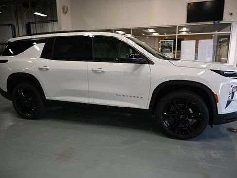 New 2026 Chevrolet Traverse LT w/ Driver Confidence Package FWD image 4