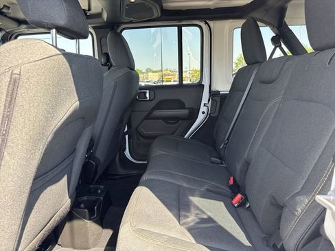 Used 2025 Jeep Wrangler Unlimited Sahara AWD/4WD image 9